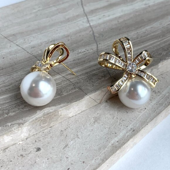 NEW ~ Anthropologie, BHLDN, Gemelli Pearl & Rhinestone "Layla" Gold Bow Earrings - Picture 4 of 12
